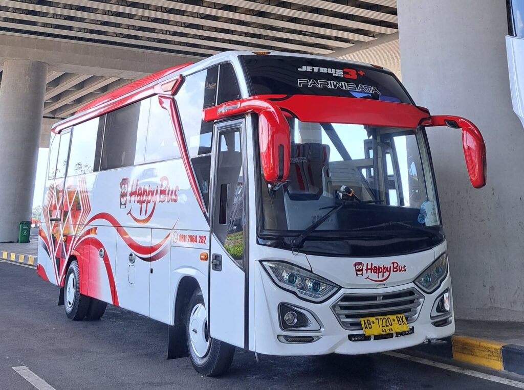 bus pariwisata